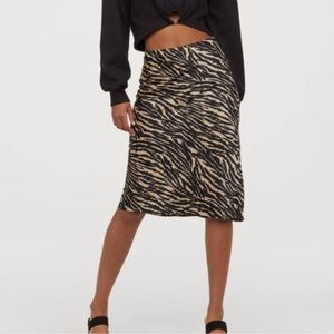 H&M Divided Midi Skirt Size 4